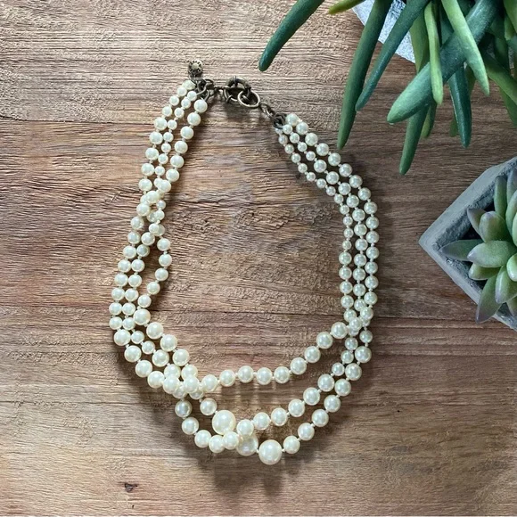 J.CREW Elegant 3 Strands Graduated Pearl Necklace - Picture 5 of 7